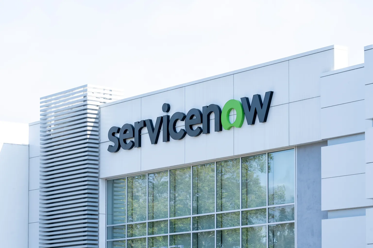 ServiceNow股票第三季度分析：增长和人工智能集成