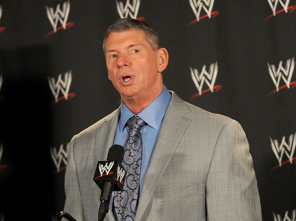 文斯·麦克马洪（Vince McMahon）被指控纵容对未成年男孩进行猖獗的“性